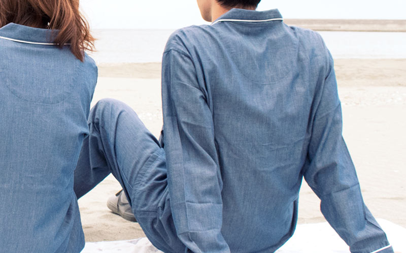 デニムではあり得ない柔らかな肌沿い